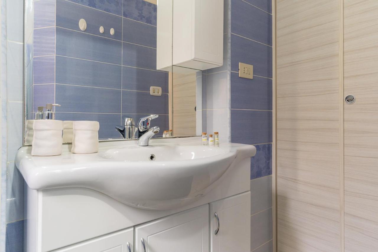 Seaside Apartament Near The Beach 민투르노 외부 사진